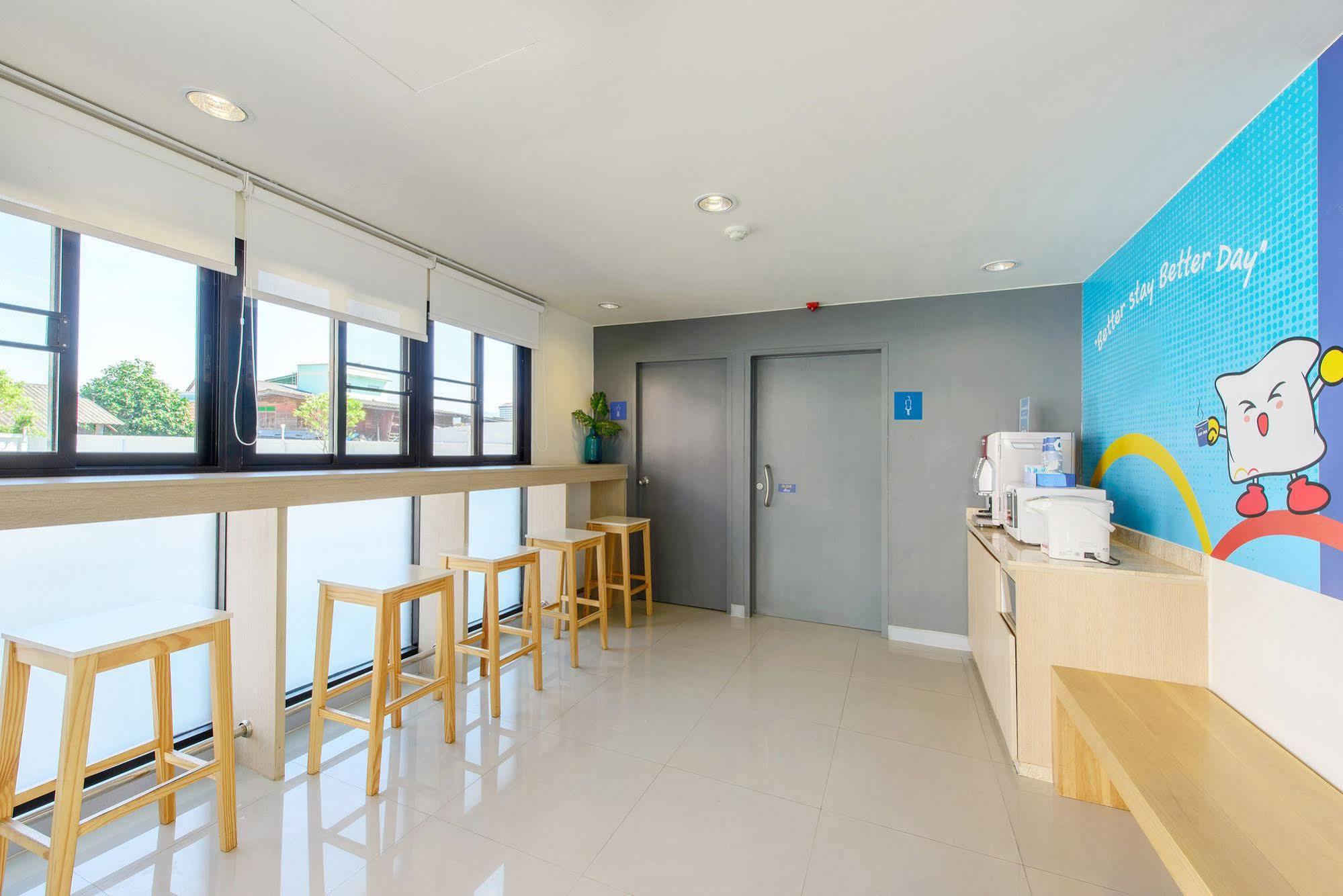 Hop Inn Ройєт Екстер'єр фото